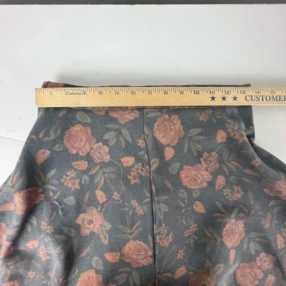 Modcloth Floral A-Line Skirt in Gray and Brown - Picture 4 of 7